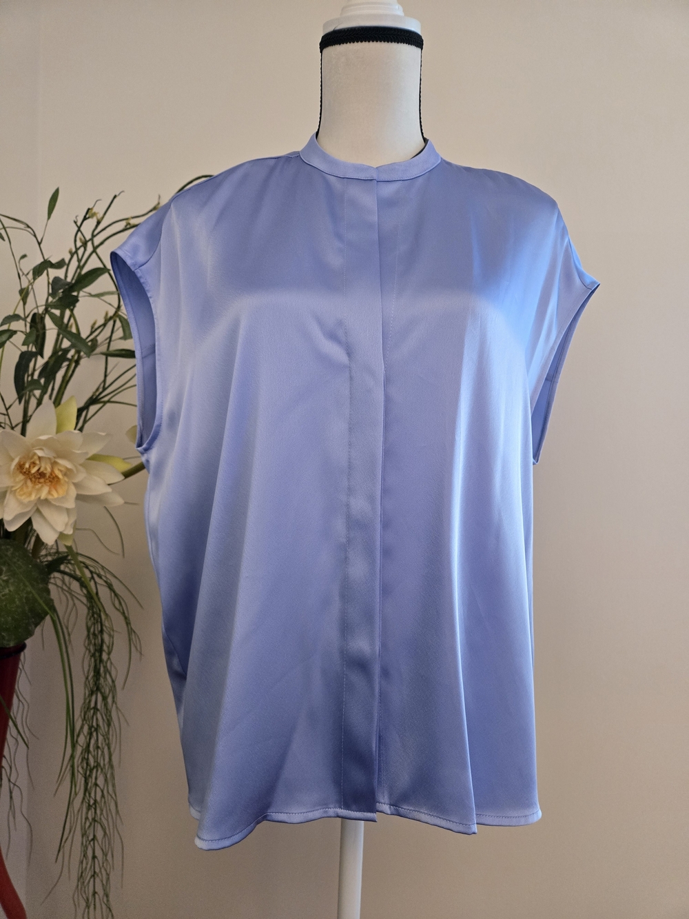 VINCE CAP SLEEVES BLUE SATIN Rached Back Shirt Size L NWT